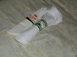 日本白色丝袜初中少女,白色丝袜映衬下的初中少女青春印象